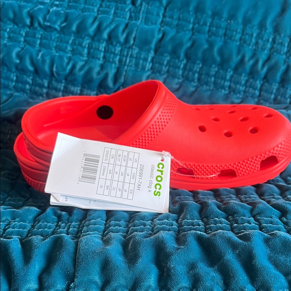 CROCS Kids Vibrant Red Water Shoes - Picture 2 of 4